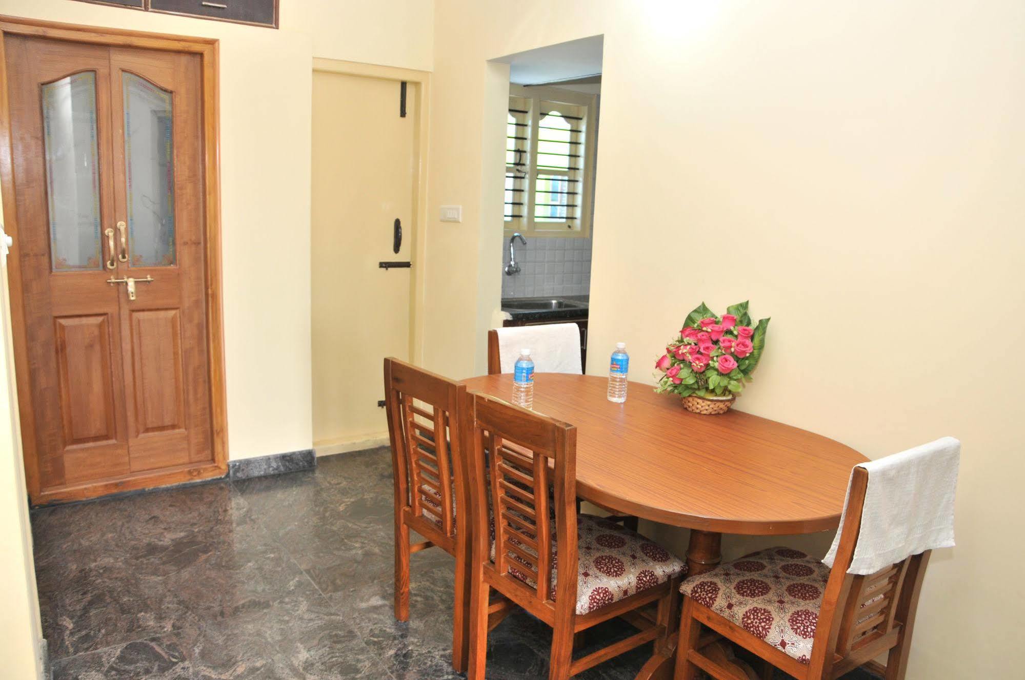 Bed and Breakfast Sr Comfort Yelahanka Экстерьер фото