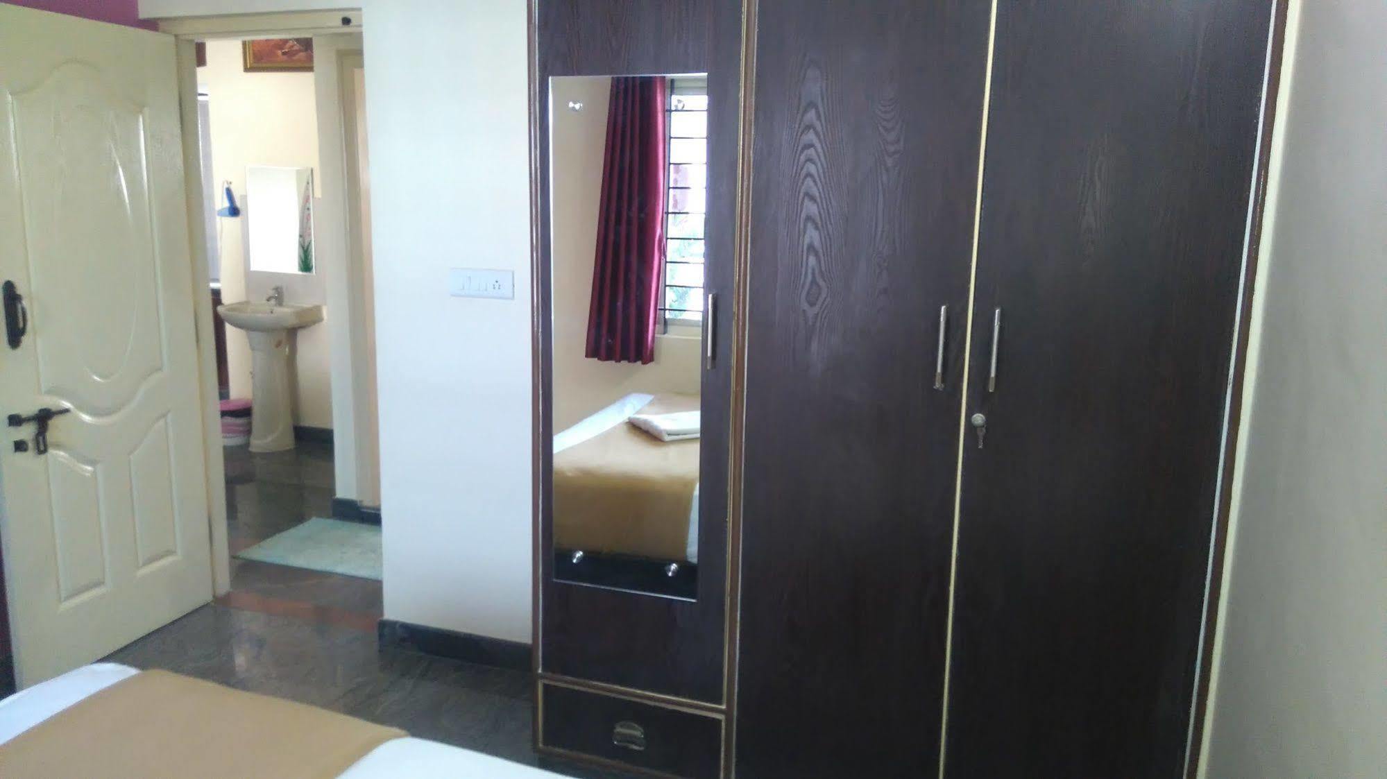 Bed and Breakfast Sr Comfort Yelahanka Экстерьер фото