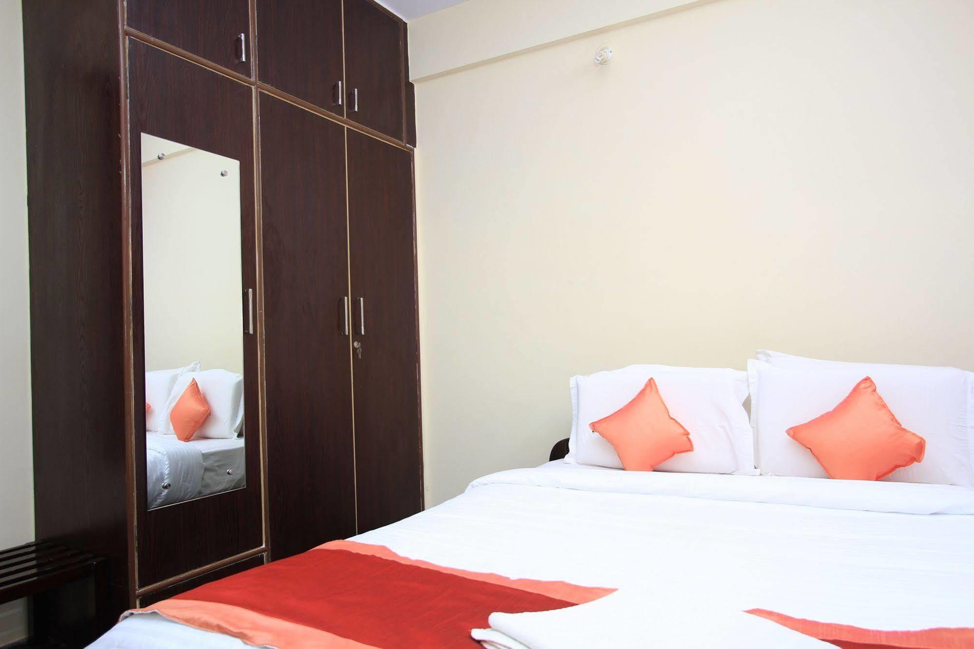 Bed and Breakfast Sr Comfort Yelahanka Экстерьер фото