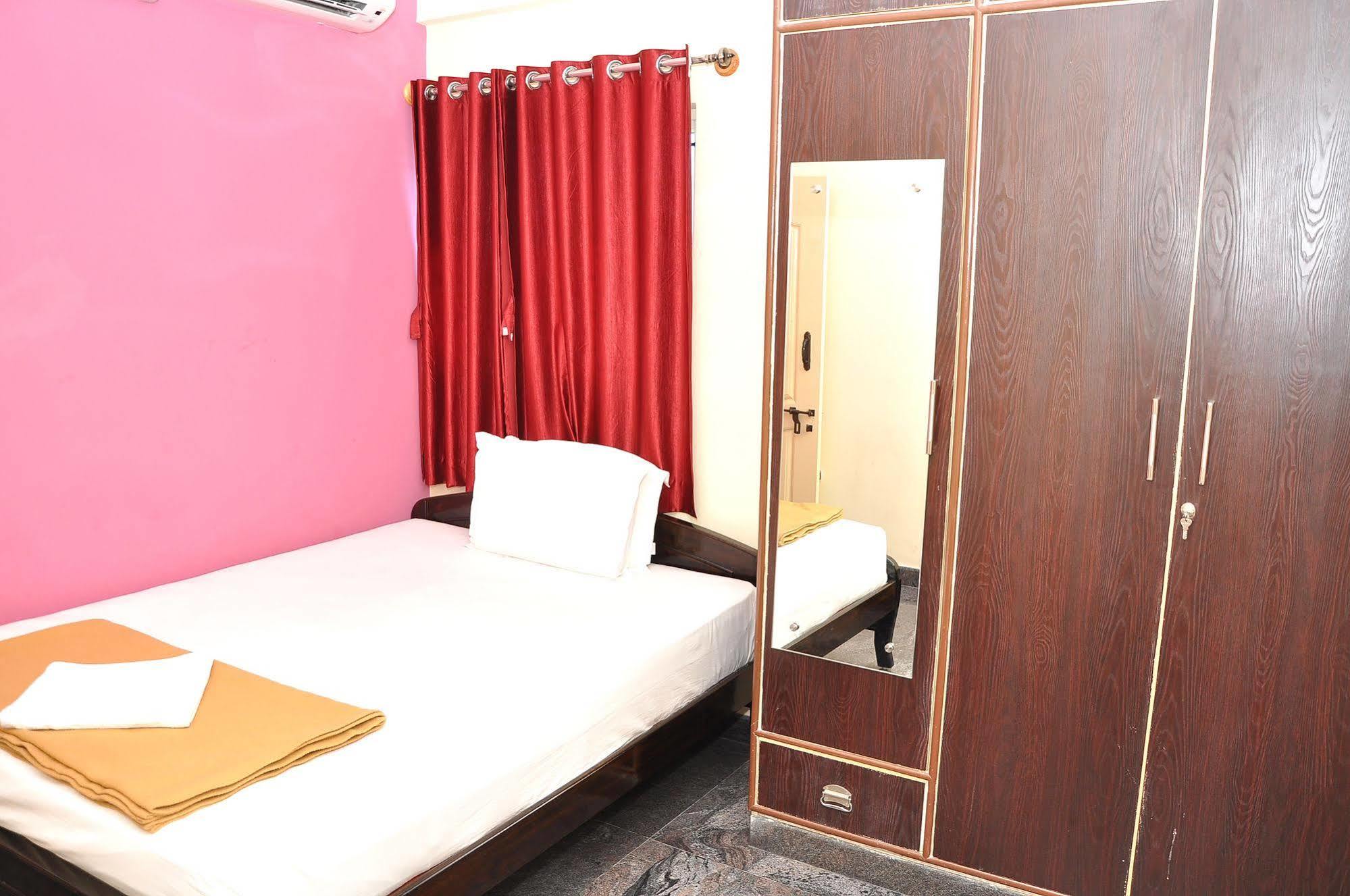 Bed and Breakfast Sr Comfort Yelahanka Экстерьер фото