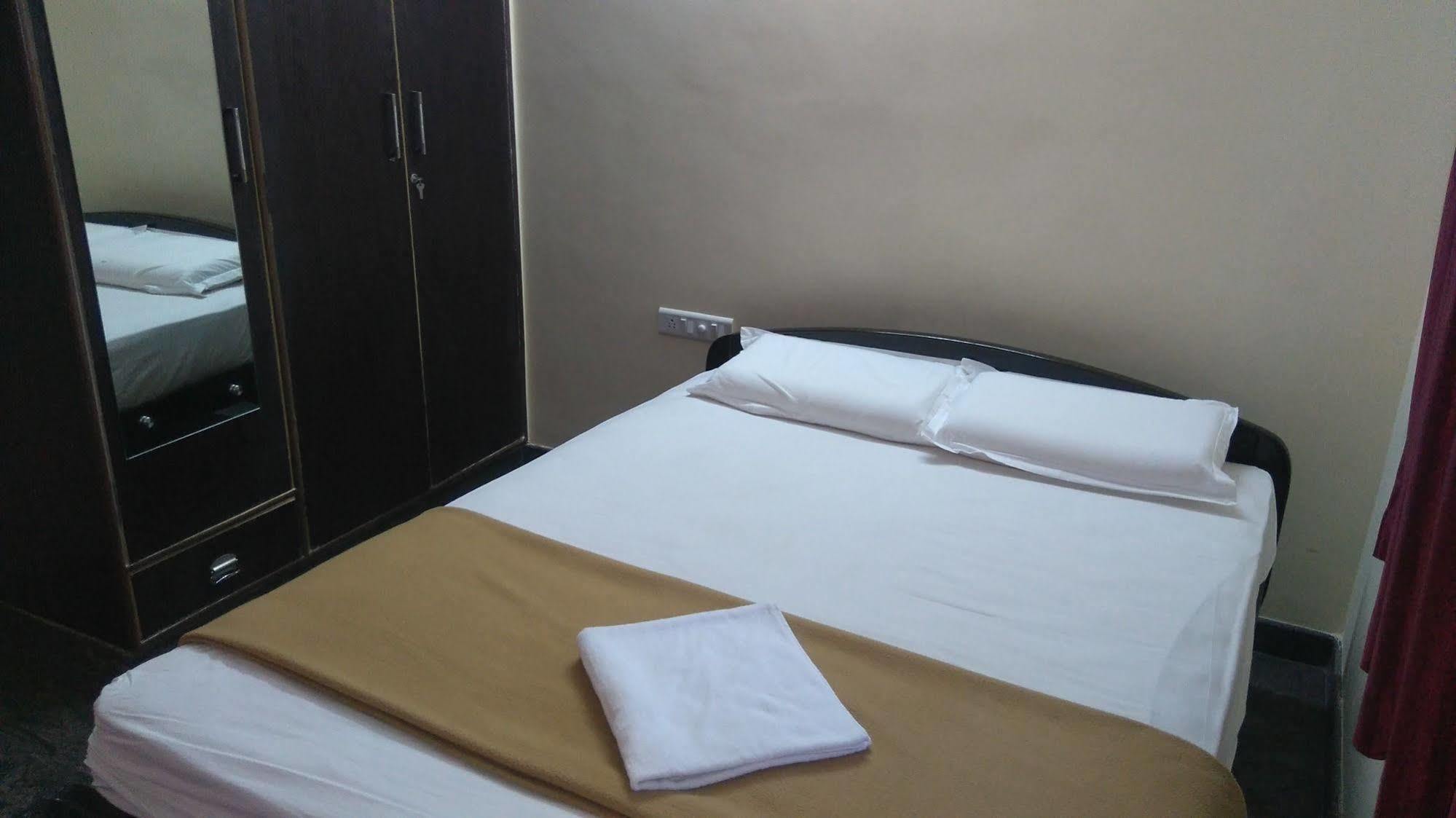 Bed and Breakfast Sr Comfort Yelahanka Экстерьер фото