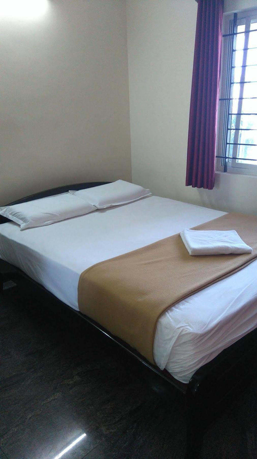 Bed and Breakfast Sr Comfort Yelahanka Экстерьер фото